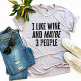
  
  Me gusta el vino y tal vez 3 personas camiseta
  
