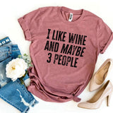 
  
  Me gusta el vino y tal vez 3 personas camiseta
  
